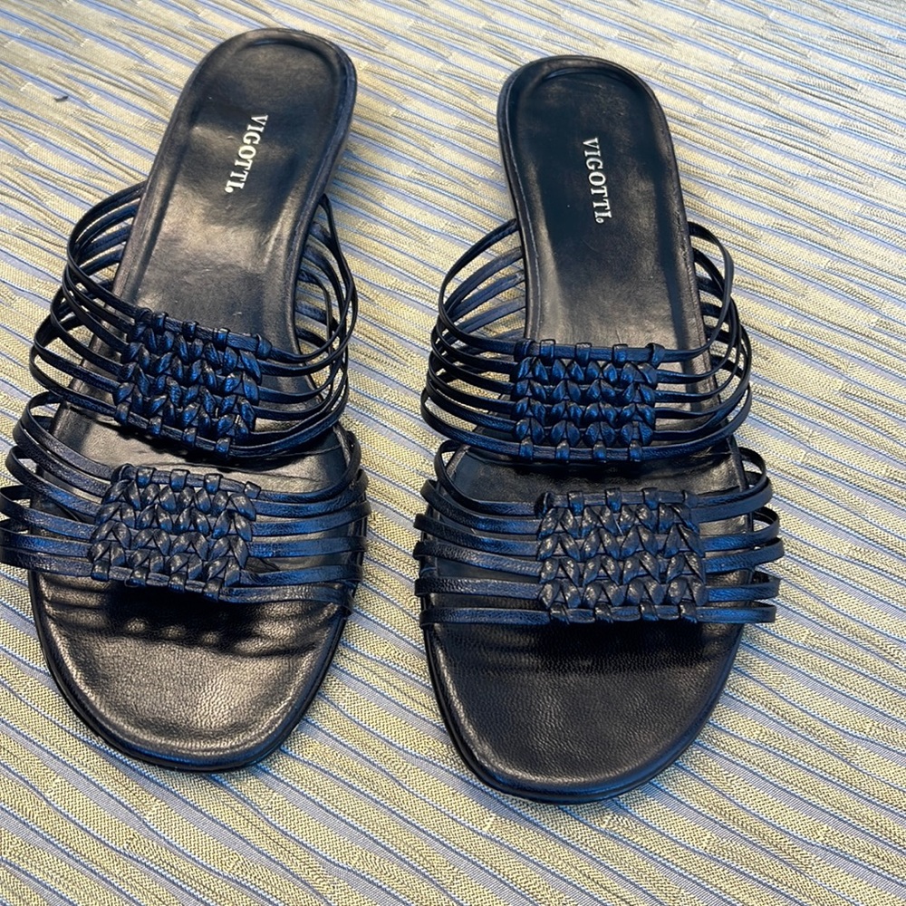 Flat sandals with leather braided straps